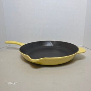 Le Creuset Yellow Enameled Cast Iron Skillet 10.5 Inch Frying Pan Pour Spouts